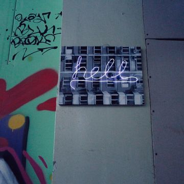 Картина "HELL" с неоновой вставкой